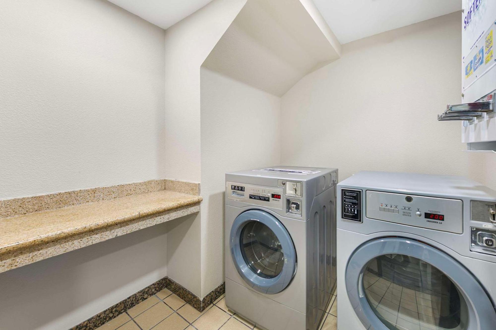 Quality Inn & Suites Σακραμέντο Εξωτερικό φωτογραφία